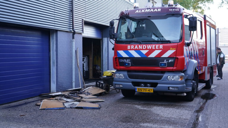 Parketbedrijf aan de Zijperstraat in Alkmaar getroffen door brand