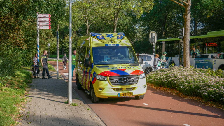 Oudere fietsster gewond bij val op Laan van Bath in Alkmaar