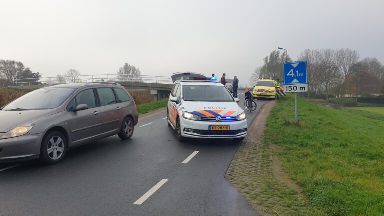 Waardse politie zoekt doorrijder na aanrijding met fietsend meisje op Oostdijk