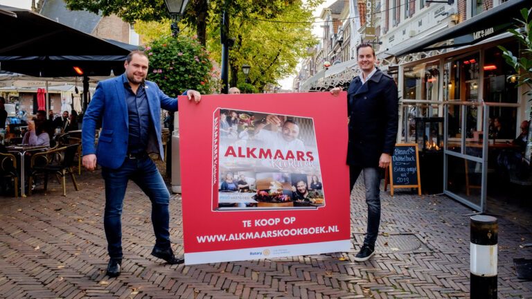 Bijna 5.000 Alkmaarse kookboeken om horeca te steunen verkocht: “Het is een megasucces”