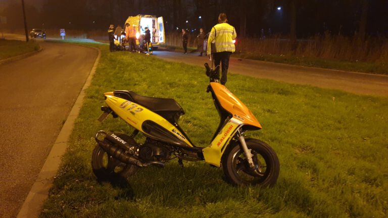 Vrouw gewond bij eenzijdig ongeval met scooter op Oosttangent