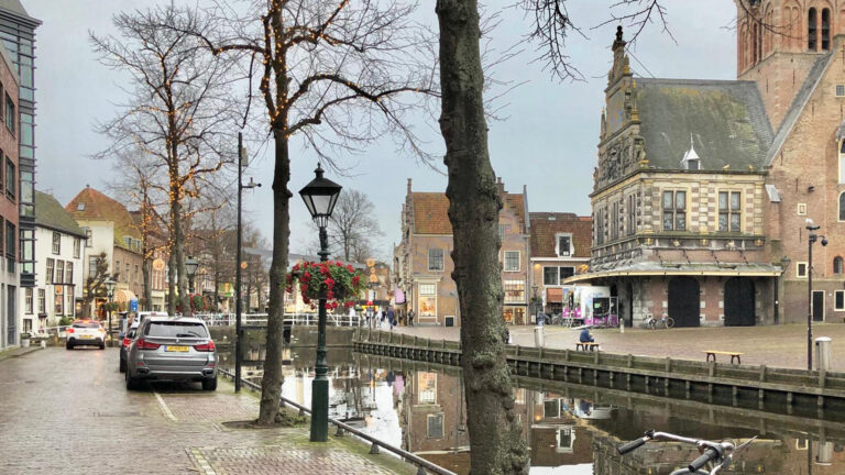 Gemeente Alkmaar plaatst eerste innovatieve ‘combipaal’ van Nederland