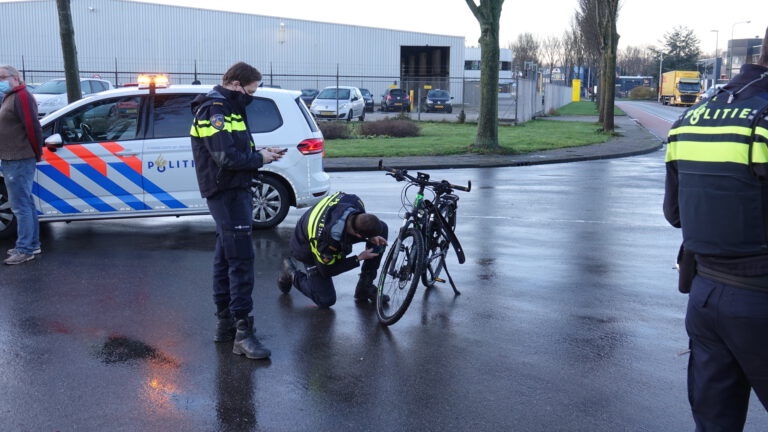 Fietsster gewond bij aanrijding op Berenkoog in Alkmaar