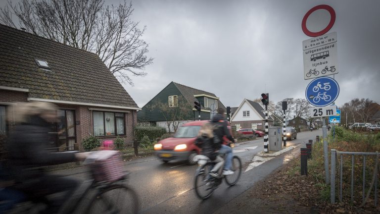Gemeente Alkmaar start op 1 maart nieuwe proef met spitspaal in Herenweg