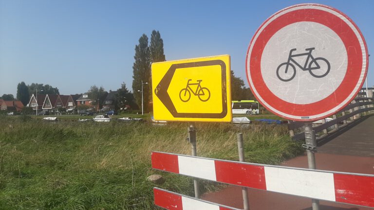 Provincie herstelt oevers Hoornse Vaart, fietspad Molenkade langs Oudorperhout afgesloten