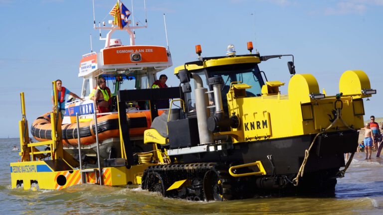 Egmondse reddingboot Adriaan Hendrik wekenlang voor groot onderhoud op Texel