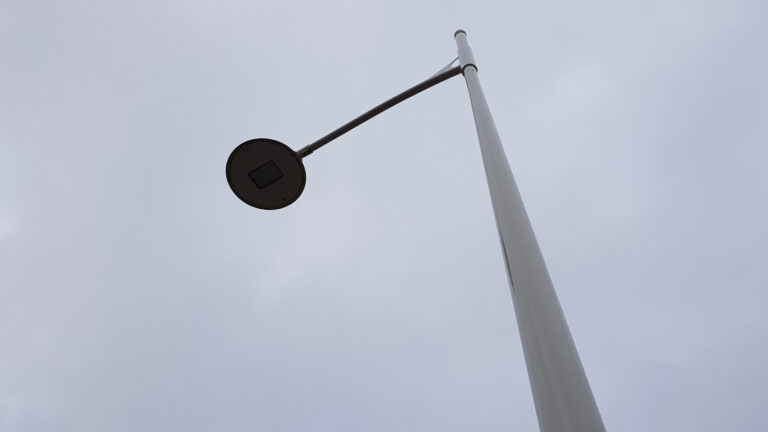 Stadswerk072: ongewenste objecten aan lantaarnpalen zorgen voor gevaarlijke situaties