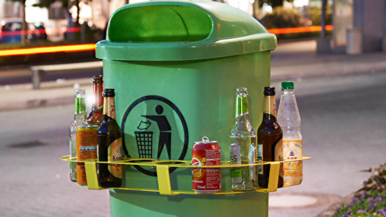 Gemeente Alkmaar doet proef met ‘doneerringen’ om afvalbakken