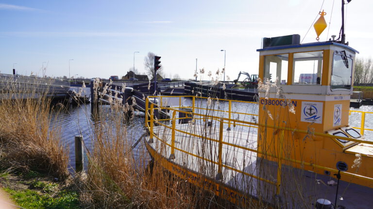 ‘Rekervlotbrug in december open, mogelijk in voorjaar opnieuw dicht voor onderhoud’