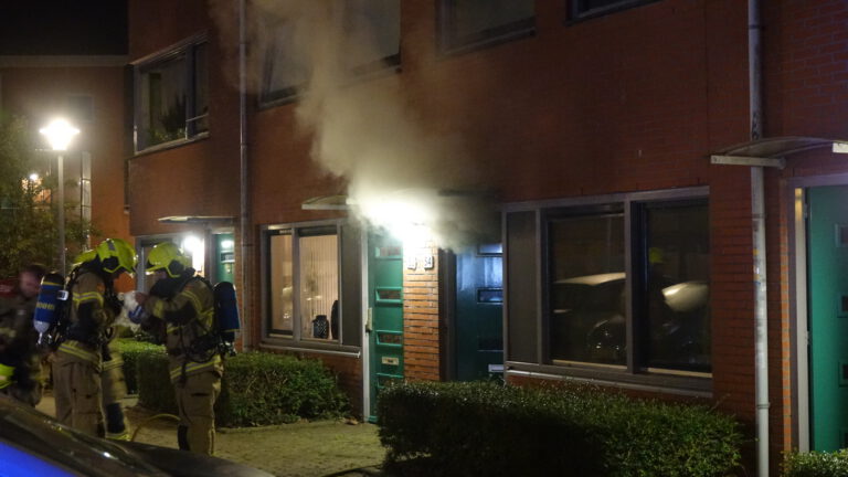 Nachtelijke brand jaagt bewoners appartementencomplex Pastoor van Muyenweg de straat op