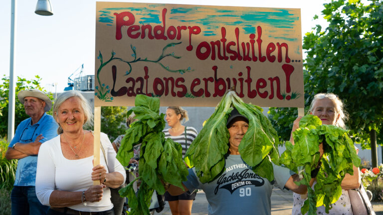 Protest tegen verlegging Helderseweg door tuincomplex De Rekere