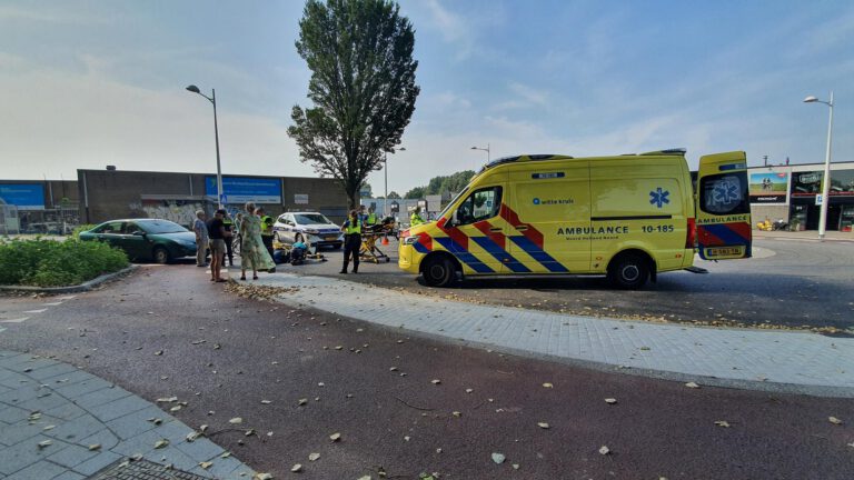 Snorscooterrijder gewond bij aanrijding op rotonde Koedijkerstraat