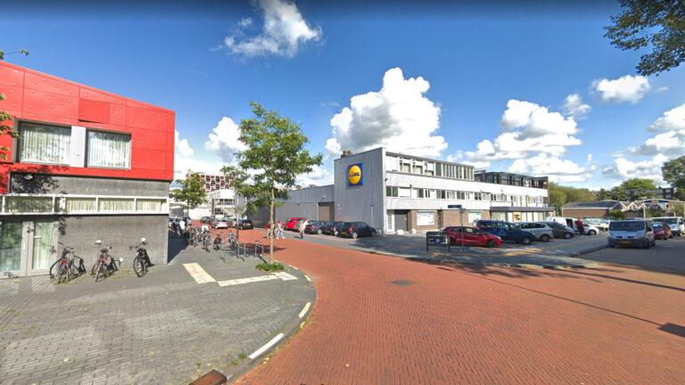 Vrouw (55) met geweld beroofd op de Lodewijk van Velthemstraat in Alkmaar