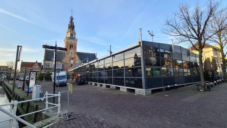 Terrastent op Waagplein Alkmaar blijft nog een paar weken staan