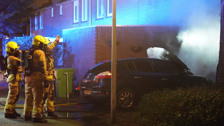 Politie Alkmaar zoekt getuigen van autobrand op 29 december aan Rijperwaard
