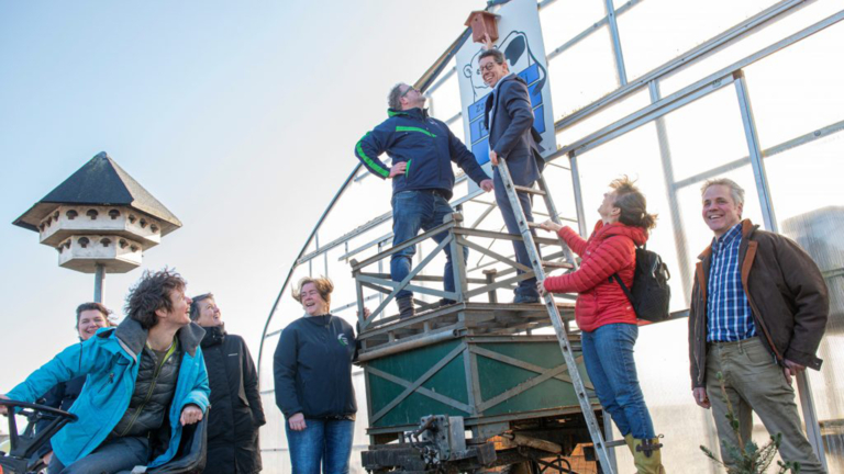Aftrap Alkmaars project ‘Biodiversiteit op het boerenerf’ bij zorgboerderij Polderpracht