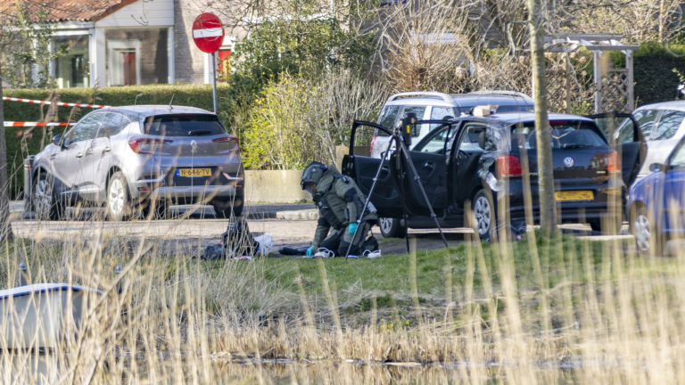 Auto met mogelijk explosief aangetroffen op Ruysdaelkade in Alkmaar