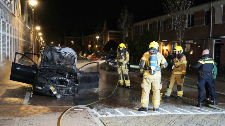 Volkswagen Polo brandt uit in Uitenboschstraat Alkmaar