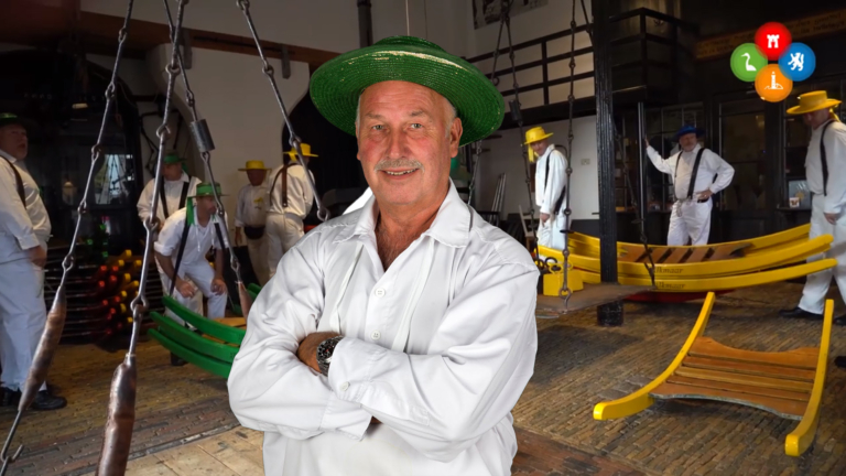 Na 50 jaar mag gildelid Ron Westra de Alkmaarse kaasmarkt openen