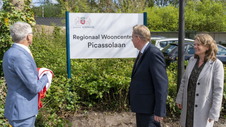 Woonwaard en gemeenten Alkmaar en Castricum tekenen voor beheer wooncentrum Picassolaan