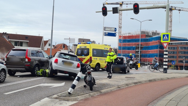 Onwelwording op Wagenweg in Alkmaar leidt tot ongeval met drie voertuigen