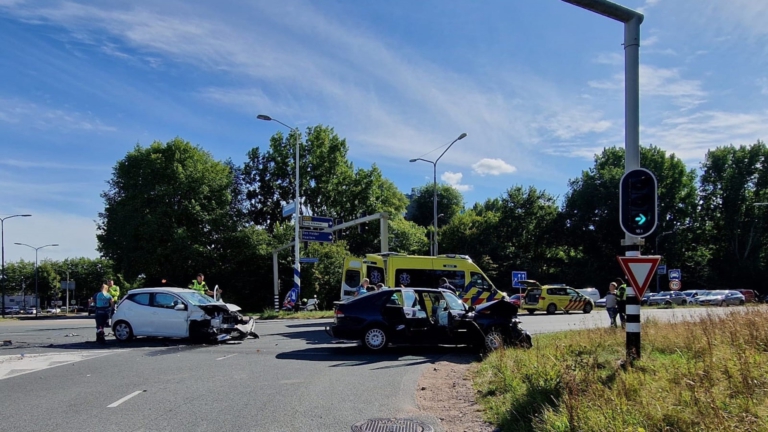 Twee gewonden bij aanrijding op kruising Huiswaarderweg Alkmaar