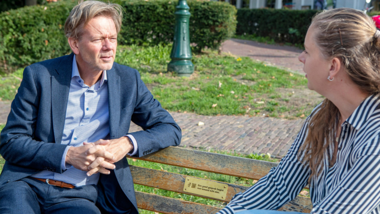 Alkmaar steunt campagne zelfmoordpreventie: “Een goed gesprek begint met iemand écht zien”