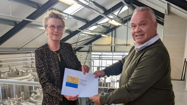 Regionaal benefietdiner in Brouwerij Egmond levert 675 euro op voor Stichting Verdriet door je hoofd