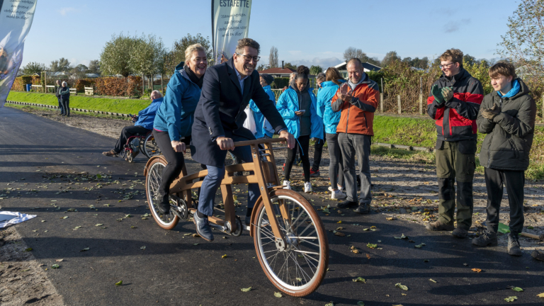 Dubbel feestje: vergroening en opening van fietsroute door Alkmaarse Olympiapark