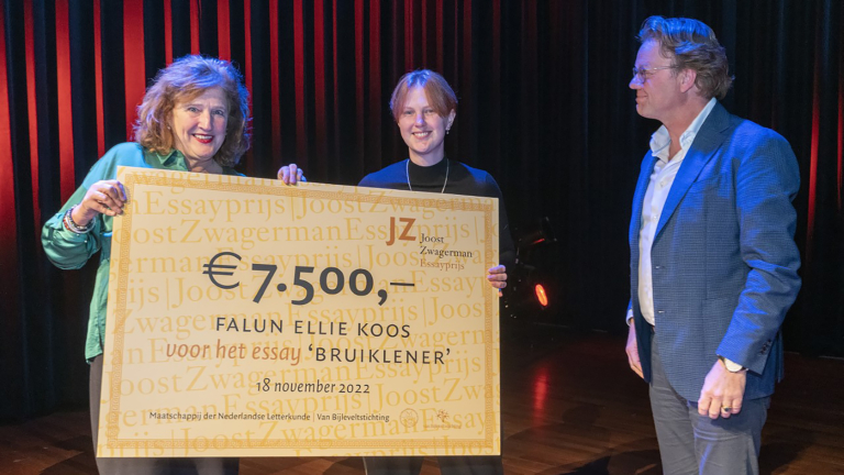 Falun Ellie Koos wint Joost Zwagerman Essayprijs 2022 met ‘Bruiklener’