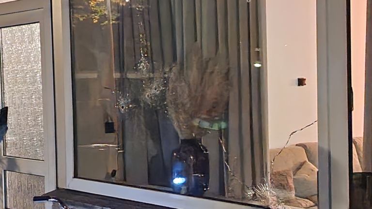 Politie zoekt getuigen aanslag woning in Lekstraat