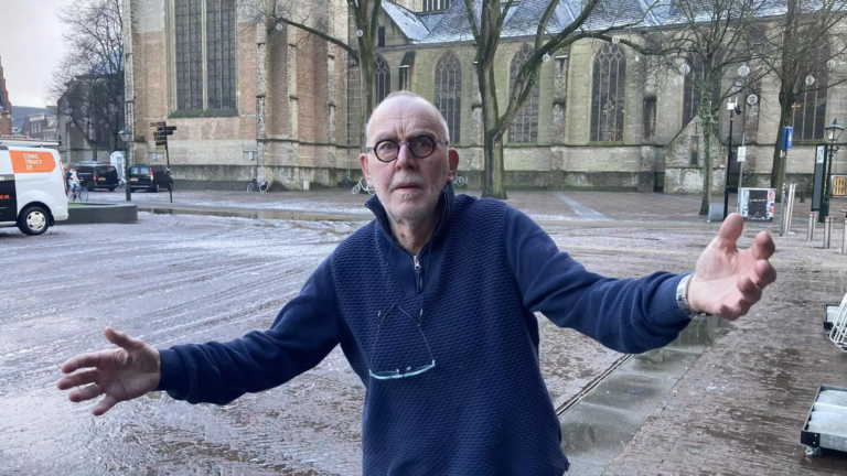 Sneeuwballenverzamelaar Kees grijpt mis in Alkmaar: “Hier kun je helemaal niks mee”