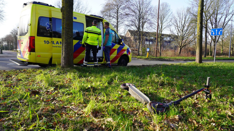 Jongen op elektrische step aangereden in Alkmaar en meegenomen naar ziekenhuis