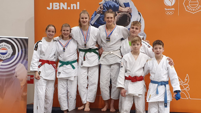 Acht plakken voor sporters van Randers Budosporten Alkmaar op NK Jiu-jitsu
