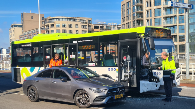 Keeractie op Kanaalkade in Alkmaar leidt tot ongeval met stadsbus