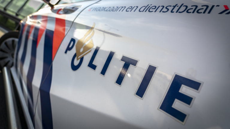 Automobiliste onder invloed ramt paaltje op Laan van Keulen in Alkmaar
