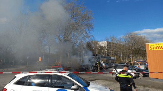 Hevige brand in Muiderwaard Alkmaar; rookpluimen in Egmond aan den Hoef nog te zien