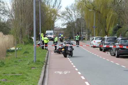 Motorrijder ramt bakfiets met kind op Nicolaas Beetskade in Alkmaar: kind overleden
