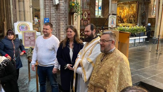 Oekraïense orthodoxe parochie van Alkmaar houdt allereerste viering in Sint Laurentiuskerk