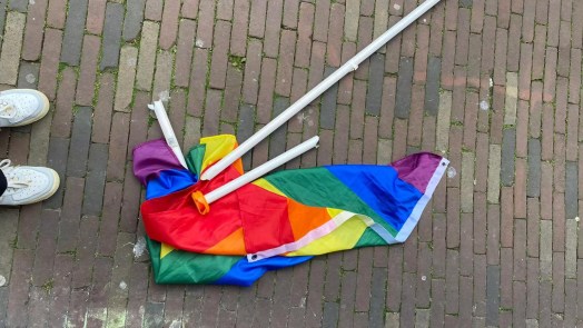 Weer vernielingen in prideweek Alkmaar: twee regenboogvlaggen gesloopt