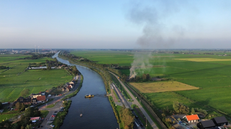 Flinke schade bij uitslaande brand in boerderij Zuidschermer