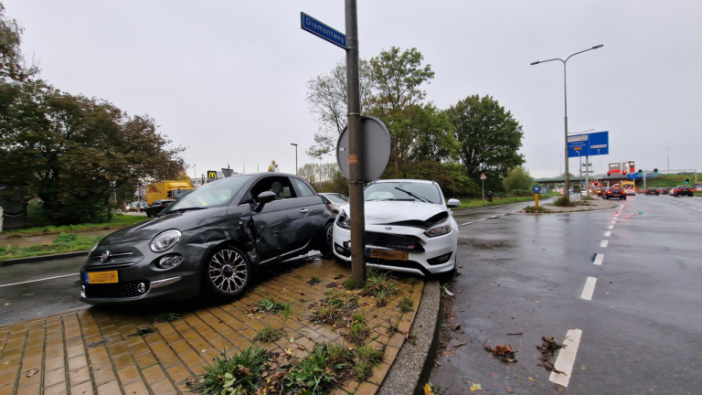 Twee gewonden na aanrijding op Alkmaarse Diamantweg, hinder voor verkeer