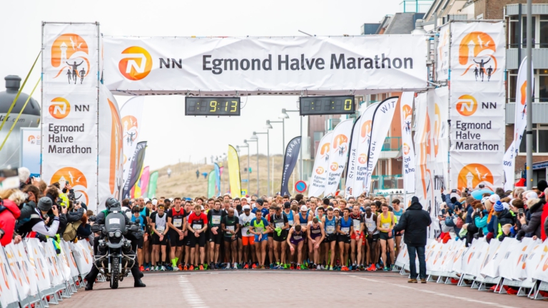 Organisatie verandert route Egmondse Halve Marathon vanwege hevige regenval