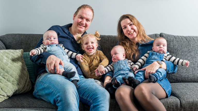 Heerhugowaardse Nick en Mieke hebben een drieling en zijn te zien in nieuw televisieprogramma