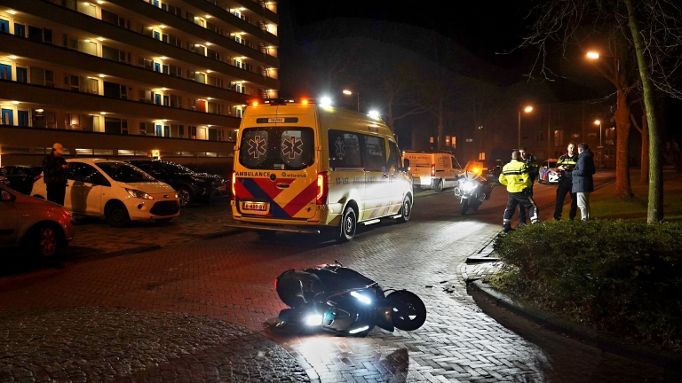 Scooterrijder aangereden op Honthorstlaan in Alkmaar