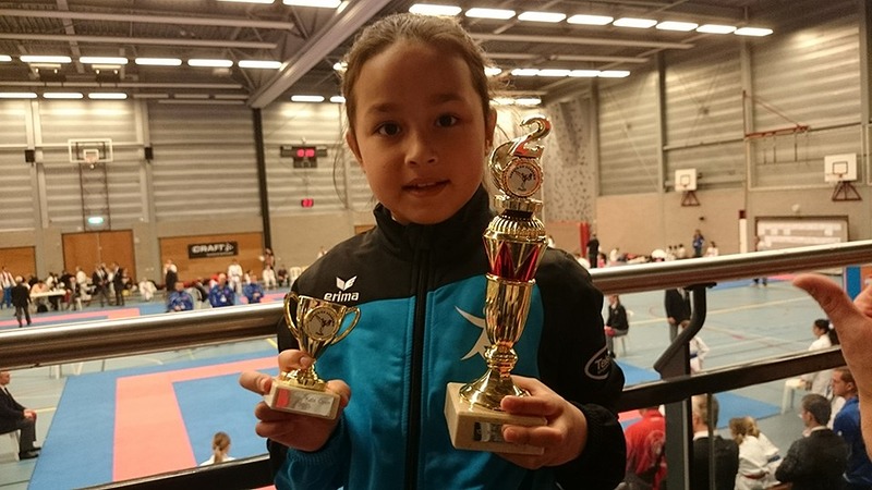 Drie prijzen voor karateteam Tom van der Kolk bij internationaal toernooi in Waalwijk