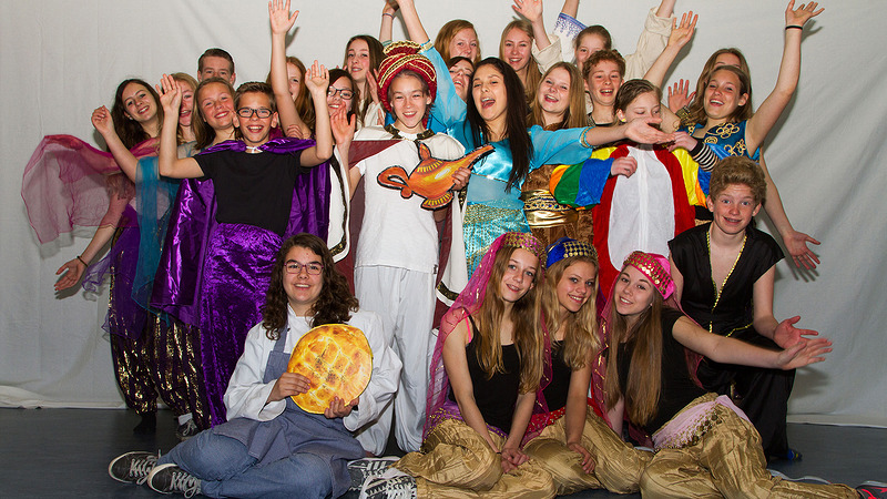 Juniorengroep Oberon Theaterproducties speelt 'Aladdin Jr
