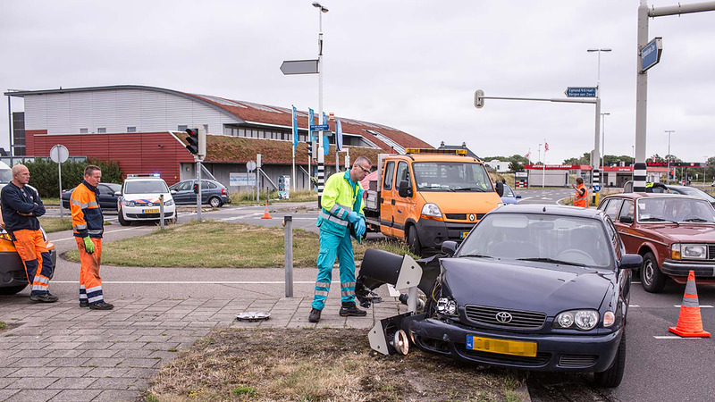 Onduidelijk ongeval Egmonderstraatweg; twee mensen naar ziekenhuis