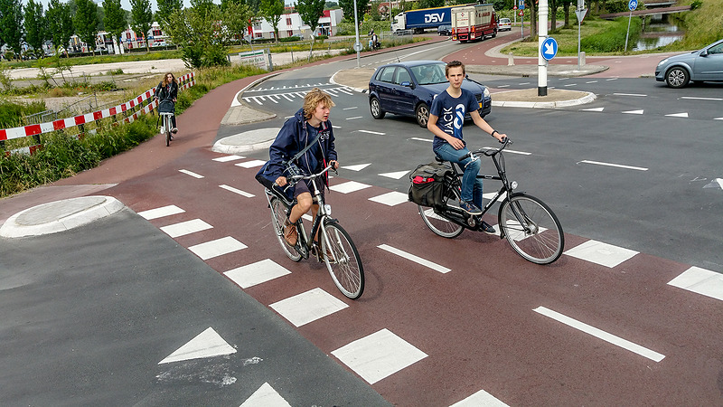 Duur fietspad langs Zeswielen eindigt nog steeds in gevaarlijk kruispunt