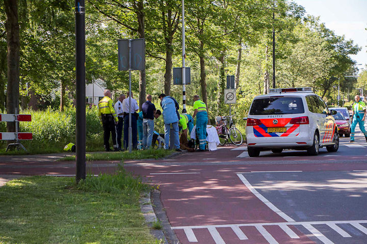 Fietser vindt gewonde man op fietspad in Heerhugowaard (FOTO'S)